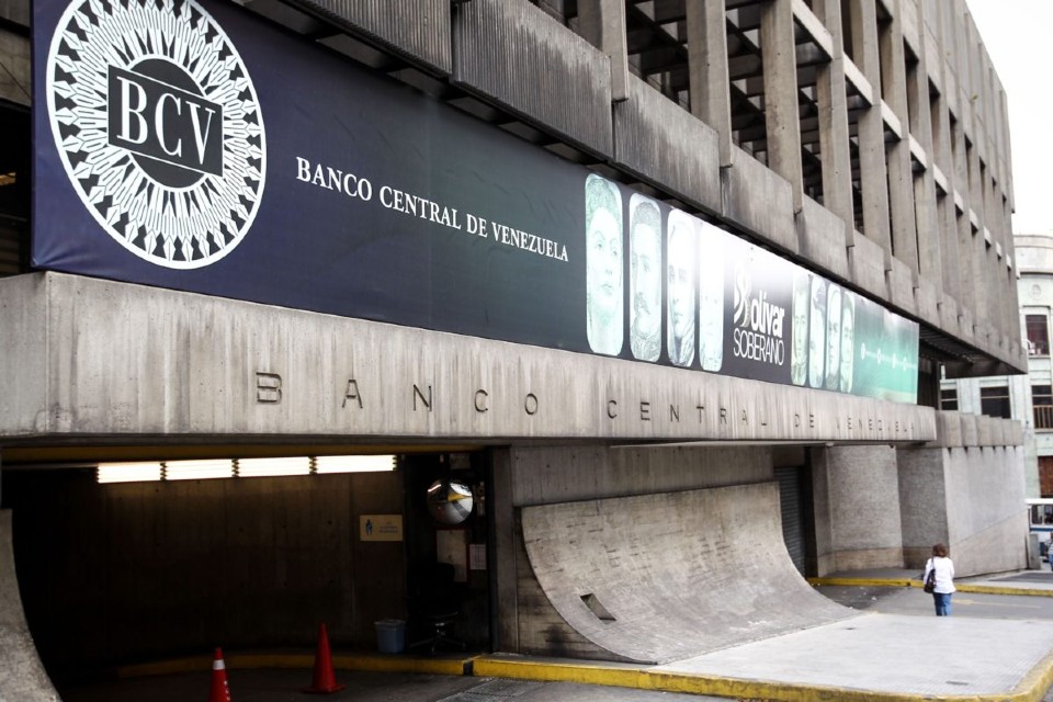 BCV acelera intervención cambiaria y ha colocado US$220 millones esta semana en la banca
