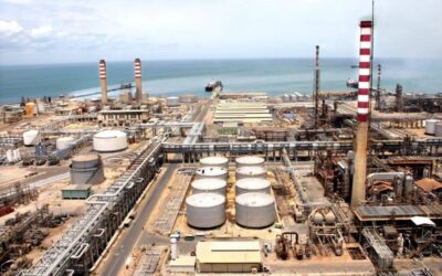 Refinerías de Venezuela aumentan procesamiento al 35% de capacidad, dicen fuentes