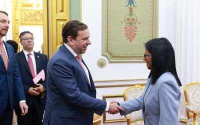 Delcy se reúne con representantes de Shell para evaluar proyectos gasíferos