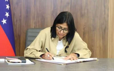 Delcy Rodríguez lidera firma del Reglamento de la Ley de Hidrocarburos